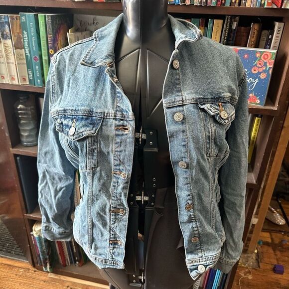 Old Navy distressed elevated basics minimalist L denim jacket - Picture 1 of 3